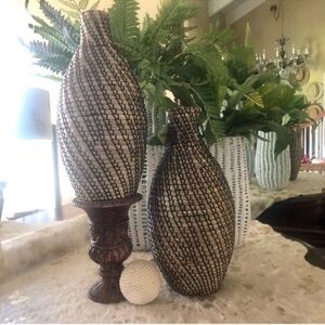 NWT! Tall Seagrass & Black Woven Urn Basket